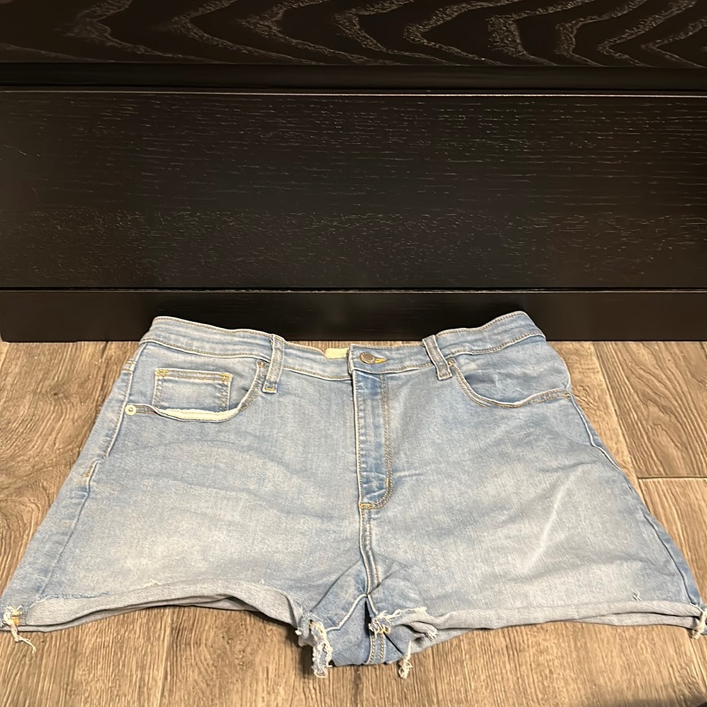 Universal Thread High Rise Midi shorts Size 14/32R